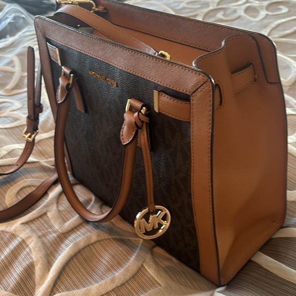 Michael Kors Dillon Satchel Brown Acorn NWT - Picture 3 of 16